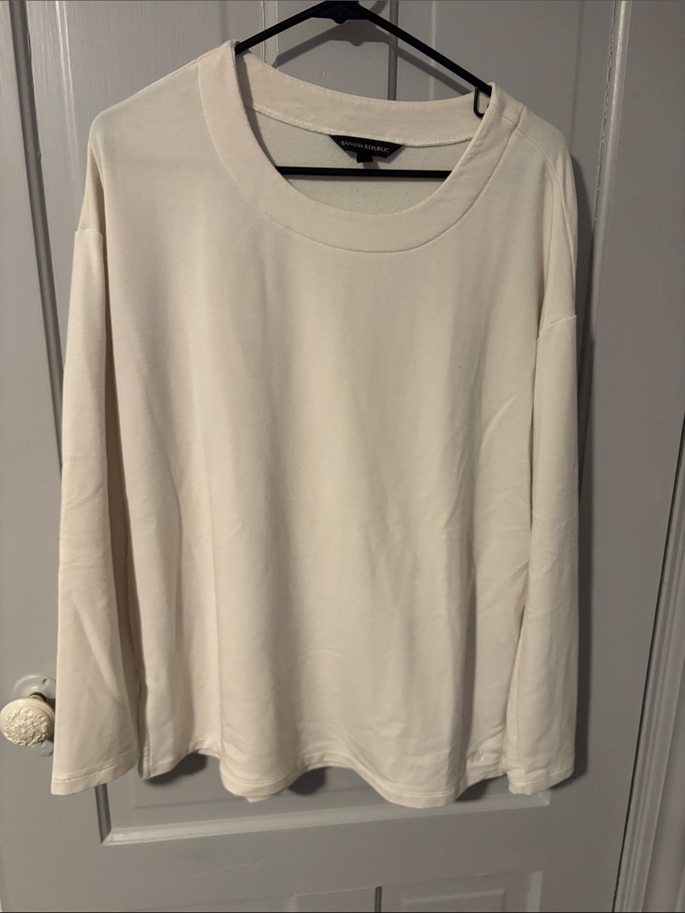 Banana Republic Women's Off-White Long Sleeve Crewneck Top